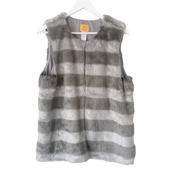 Ruby Rd. Jackets & Blazers - Ruby Rd Faux Fur Vest Size M Gray Fuzzy Outerwear Modest Neutral Contemporary